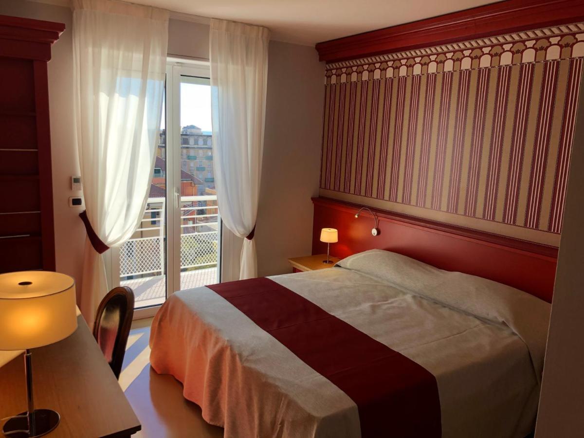 Mh Hotel Varazze Kültér fotó