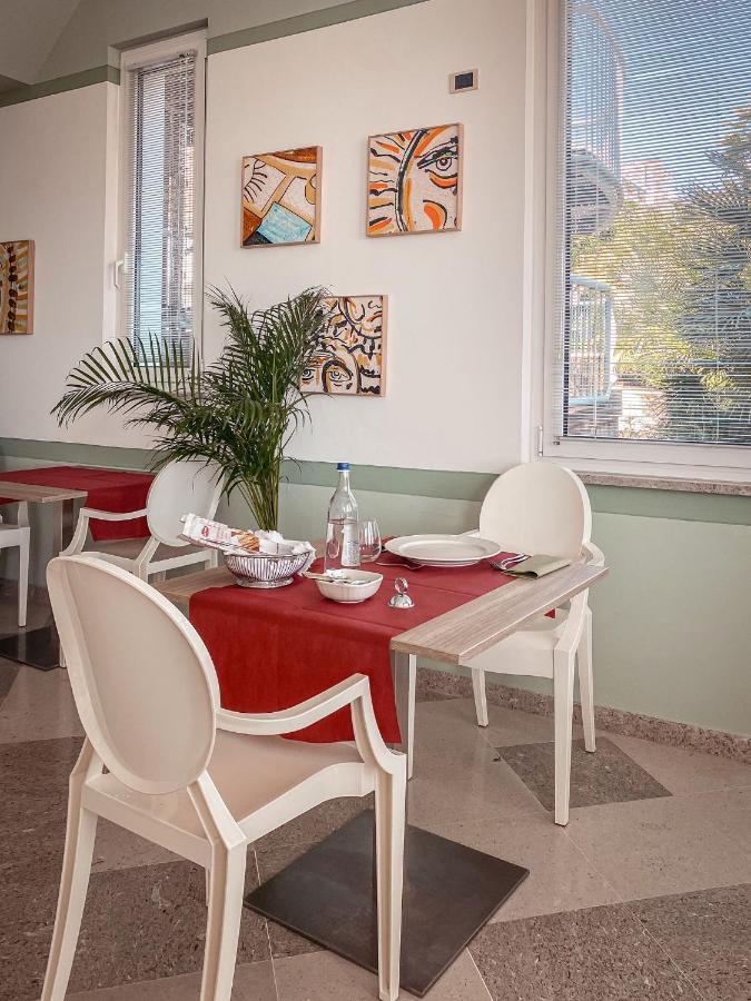 Mh Hotel Varazze Kültér fotó