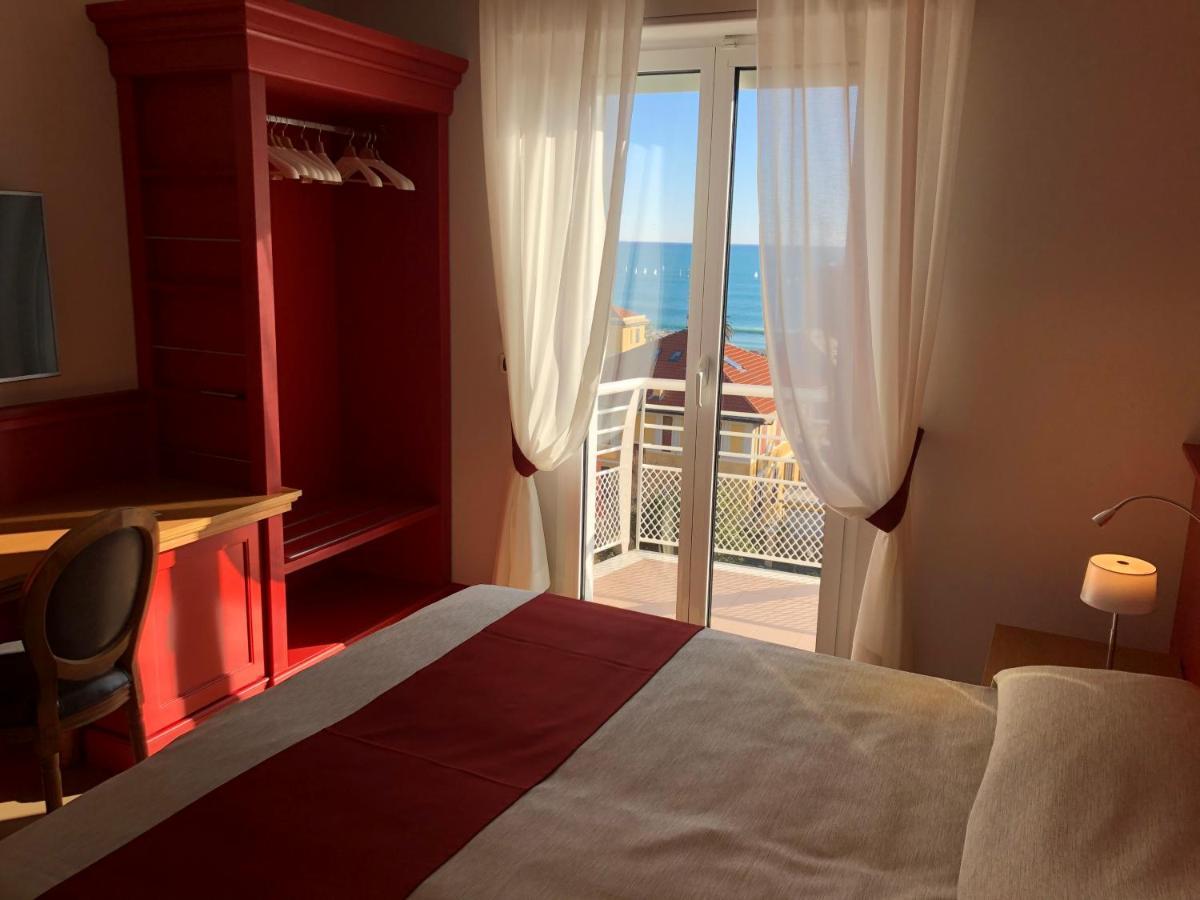 Mh Hotel Varazze Kültér fotó