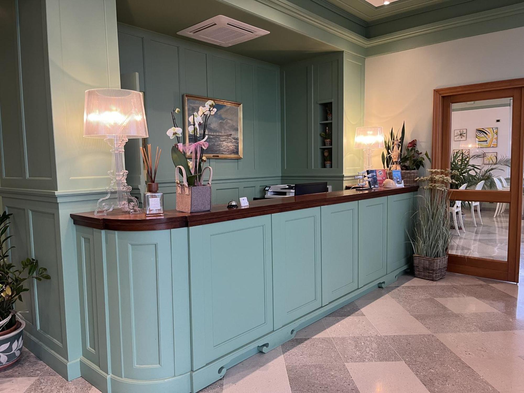 Mh Hotel Varazze Kültér fotó